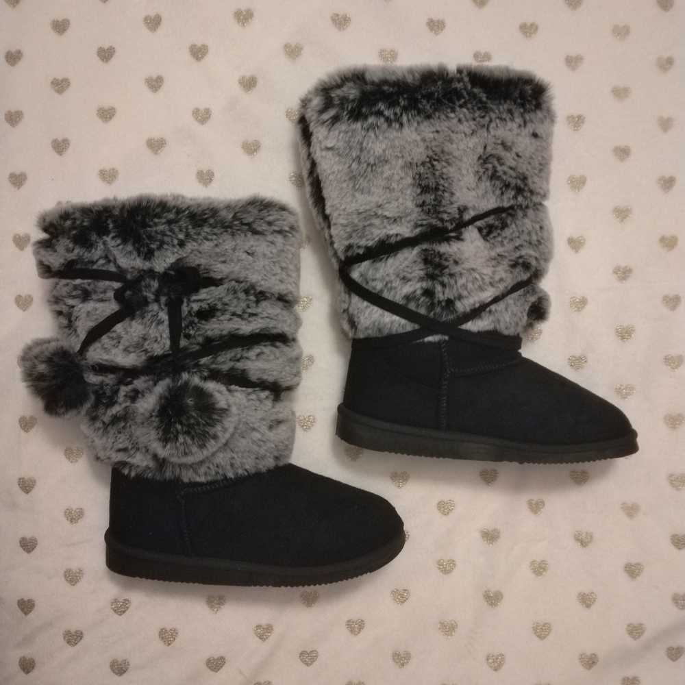🔥3/$70 🎉S-HP🎉 *NWOT* FabKids Girl's Faux Fur Black and Gray Boots